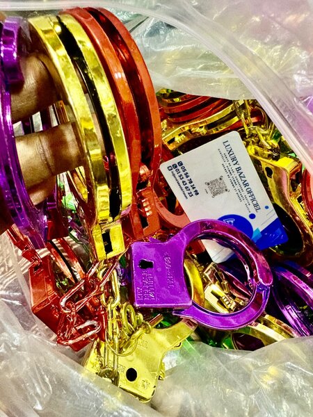 Menottes métalliques colorées