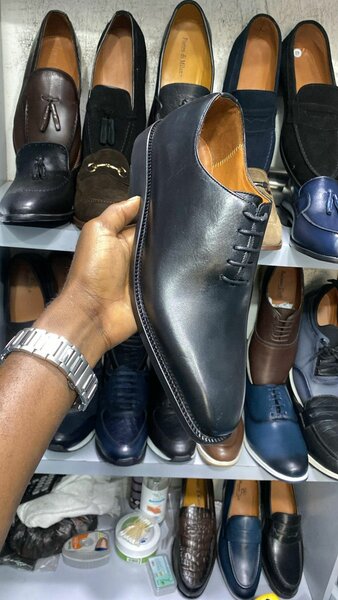 Chaussures habillées en cuir noir