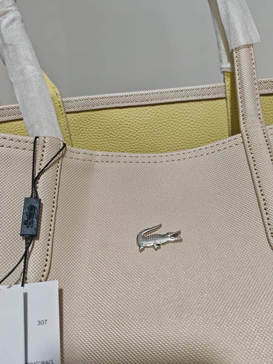 Sac cabas Lacoste en cuir beige avec pochette jaune