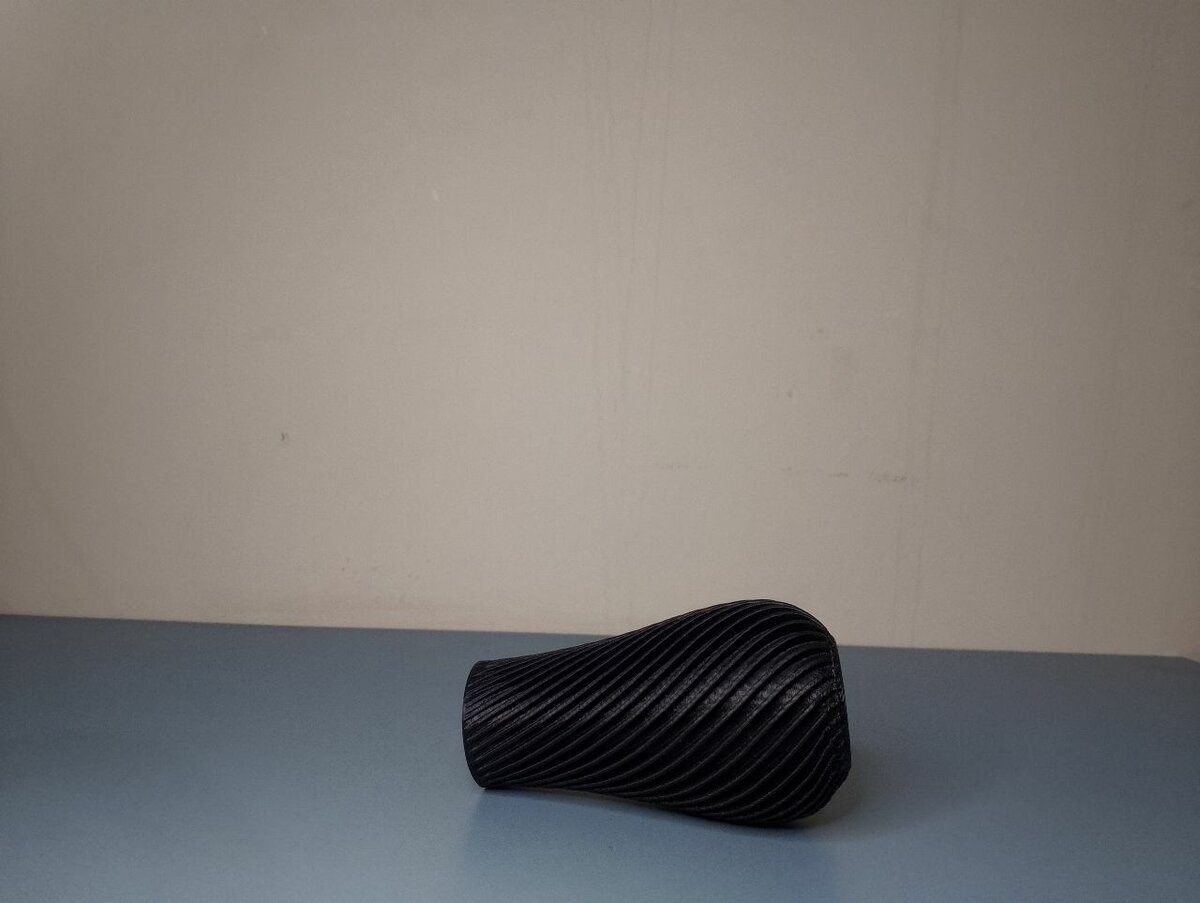 Spiral vase/pen holder