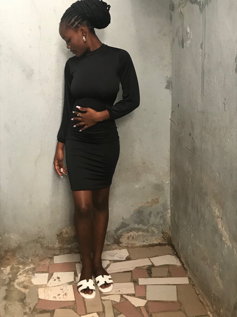 Robe moulante noire élégante