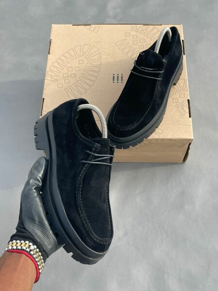 Chaussures en daim noir élégantes