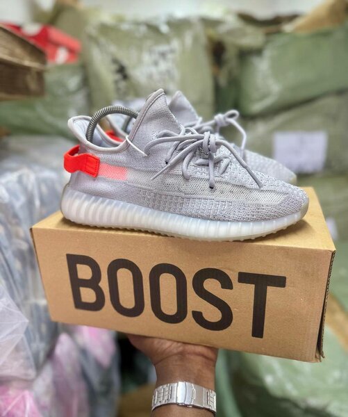 Sneakers Adidas Yeezy Boost