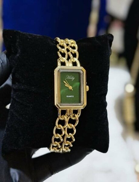 Montre femme luxe dorée