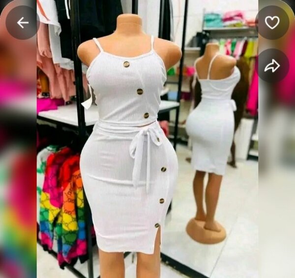 Robe ajustée blanche boutonnée