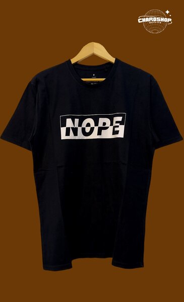 T-shirt noire "NOPE" unisexe