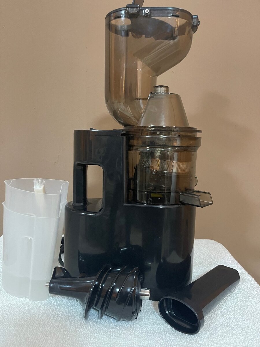 Fruits and vegetable juicer