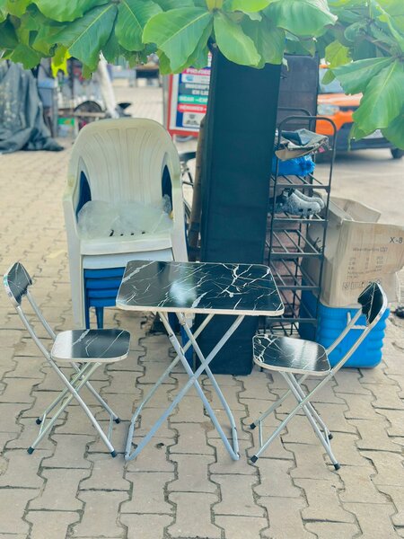 Ensemble table et chaises pliantes