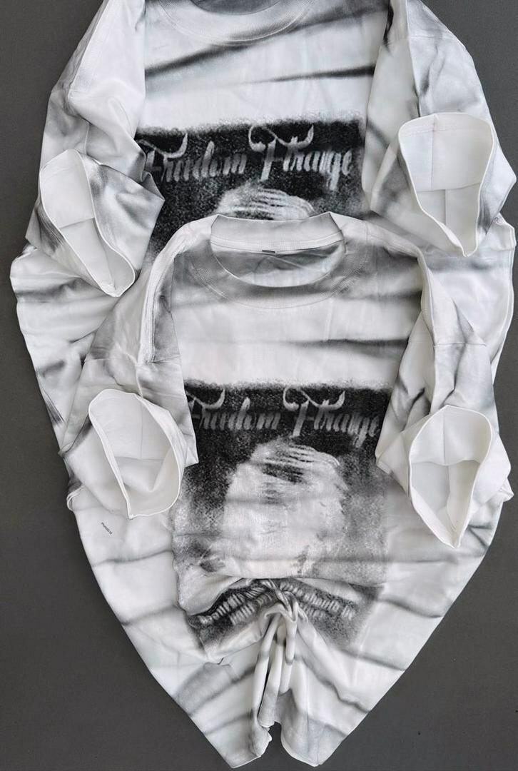 T-shirts rayés en tie-dye