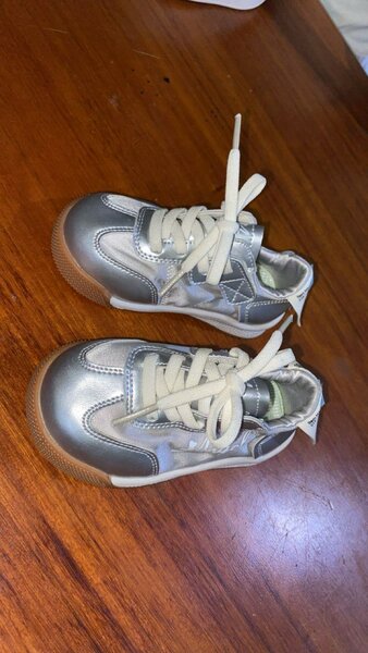 Baskets bébé argentées