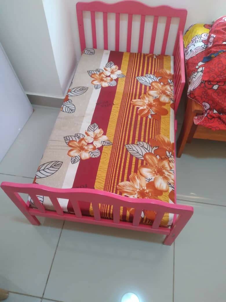 Toddlers baby bed with mattress