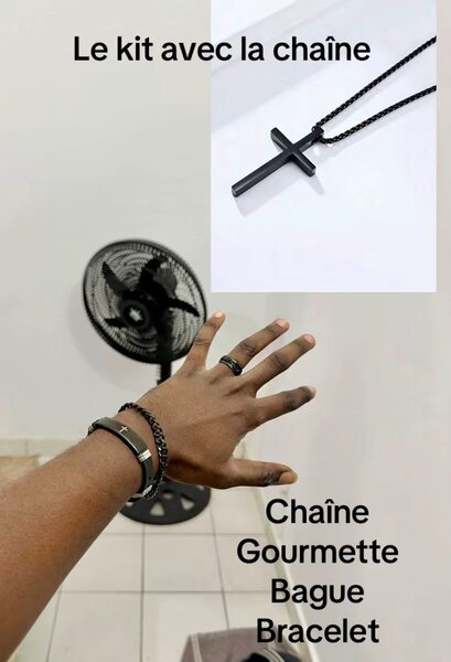 Bracelet et bagues noirs élégants