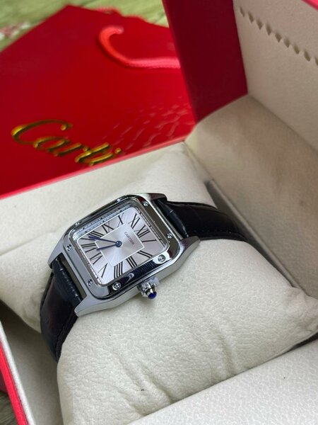 Montre élégante en cuir