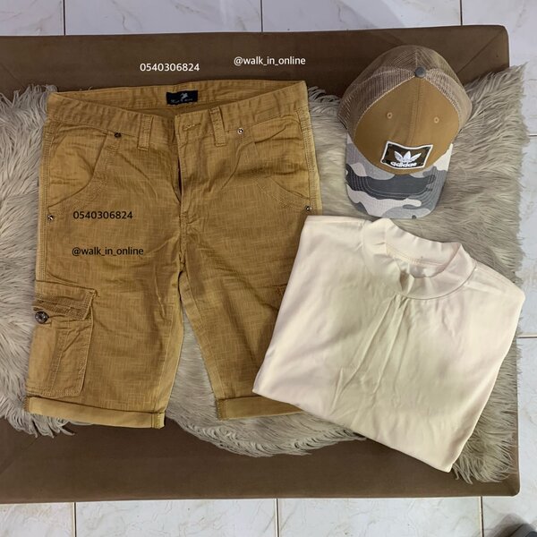 T-shirt, shorts and a cap