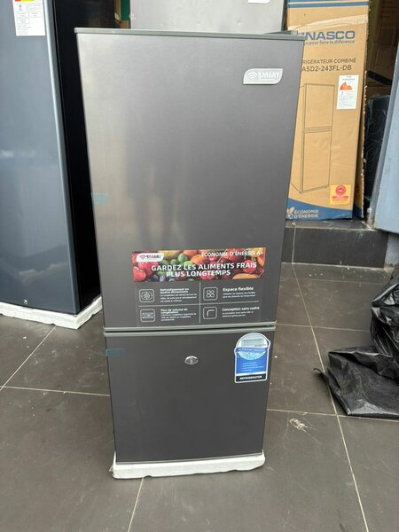 Réfrigérateur compact moderne