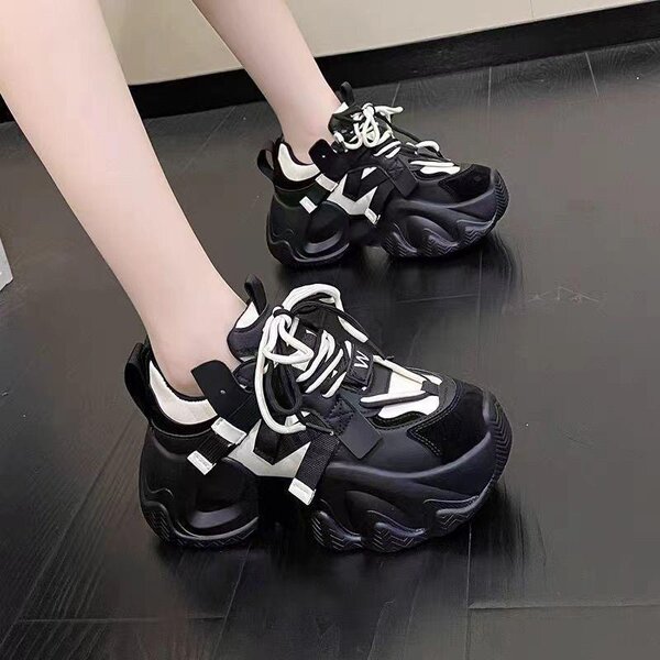 Sneakers noirs tendance unisexes
