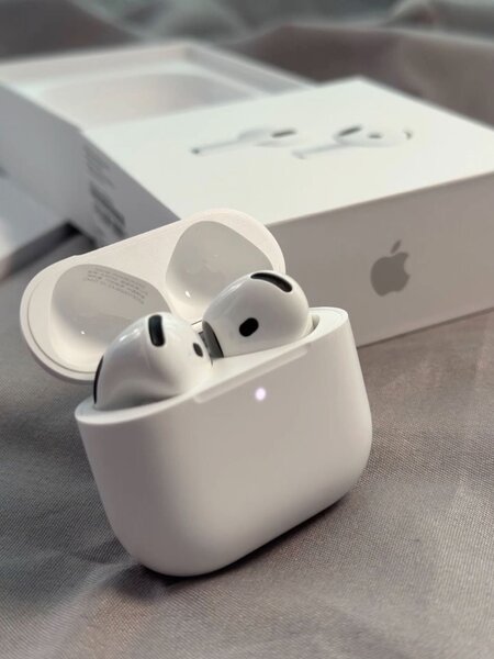 Apple AirPods 4 ANC USA