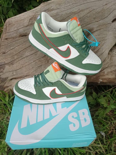 Chaussure NIKE SB DUNK vert