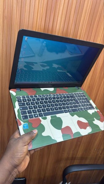 Ordinateur portable camouflage