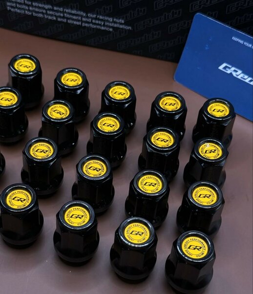 Оригинальные гайки на колеса