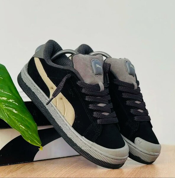 Baskets en daim noir élégantes