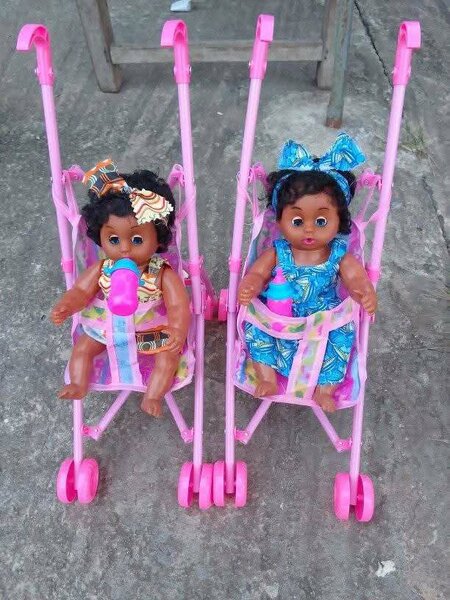 Poupée avec poussette