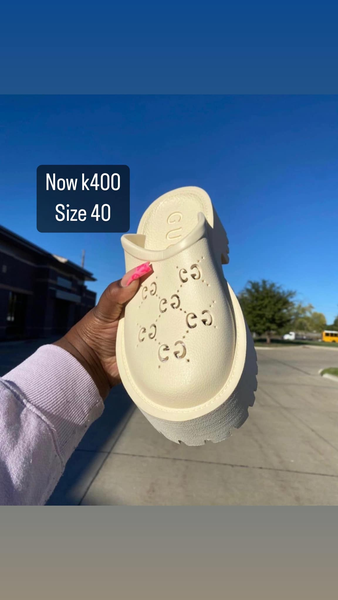 gucci cream flip-flops