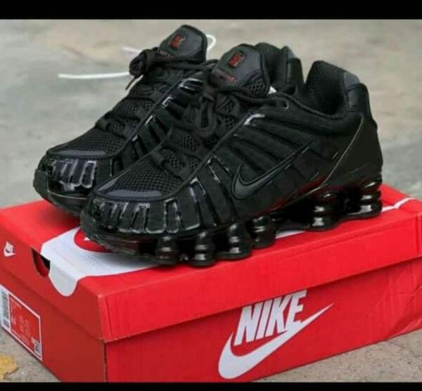 Nike Shox R4 Noires