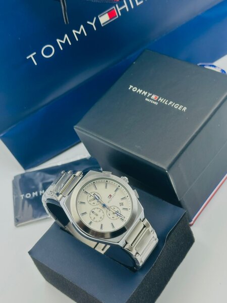 Montre Tommy Hilfiger homme en acier