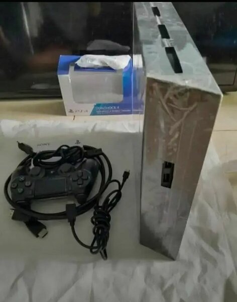 Console PS4 Slim 1To avec manette