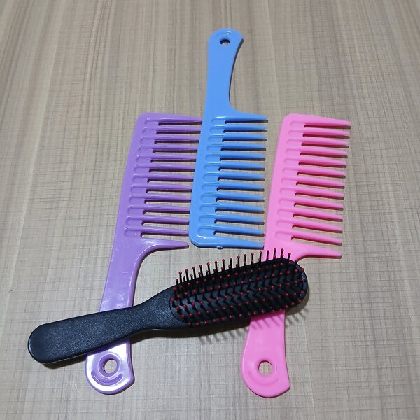 Brosse et Peignes Colorés