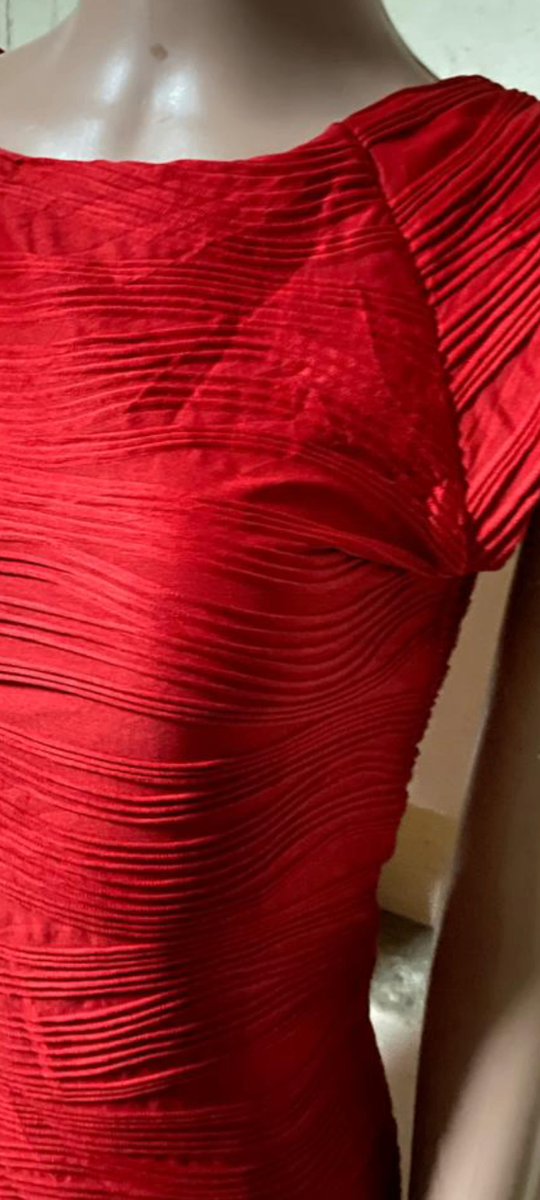 Robe rouge moulante élégante