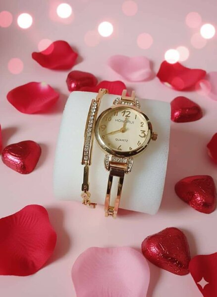 Montre Femme Élégante Dorée