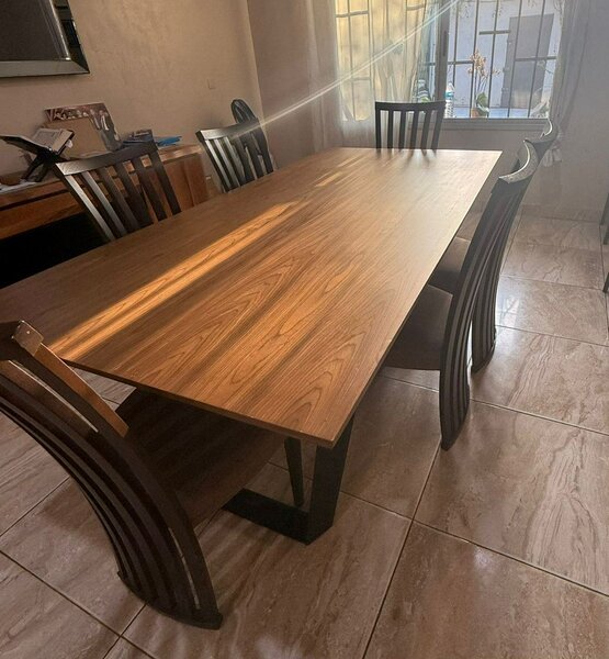 Table à manger en bois avec 8