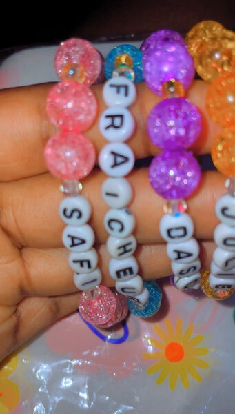 Bracelets personnalisés colorés