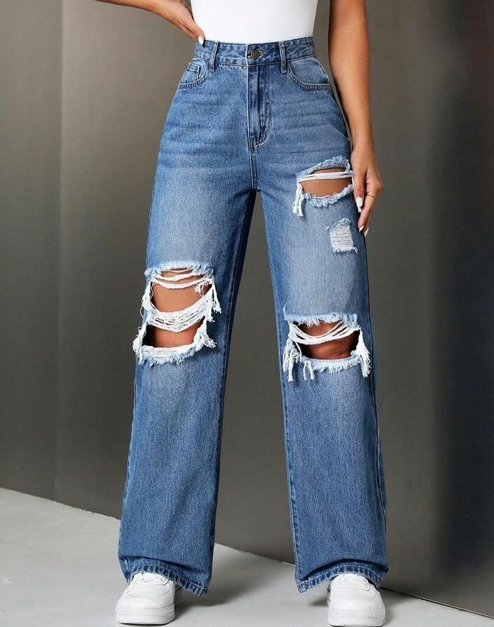 Thift Distressed Straight Jeans