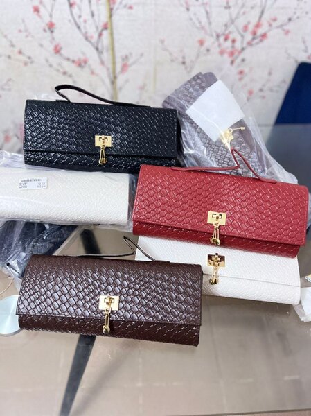 Pochette en cuir tressé