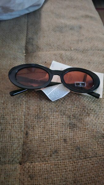 Lunettes de soleil ovales