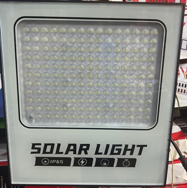 Projecteur solaire LED extérieur