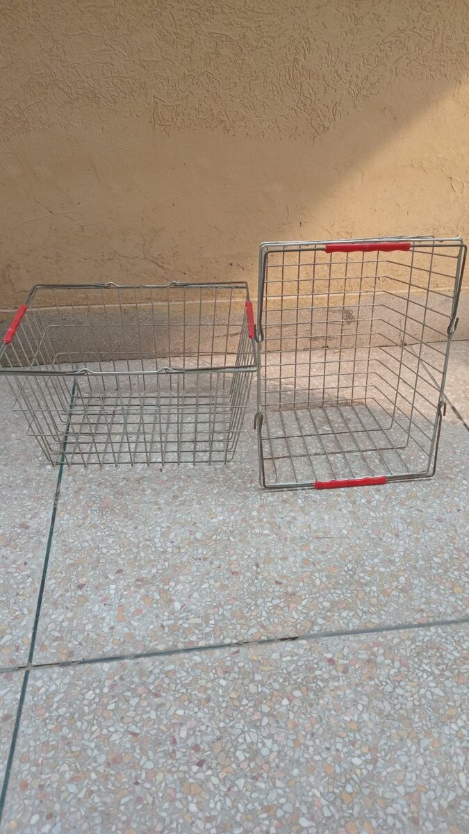 Cash register machine, computer table and 2 baskets