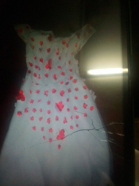 Robe Blanche Fleurs Rouges