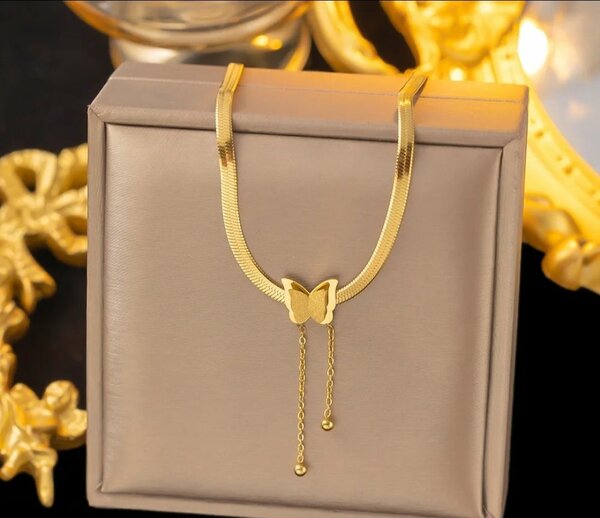 Elegant Gold Butterfly Necklace