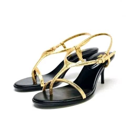 Sandales à talons dorées élégantes