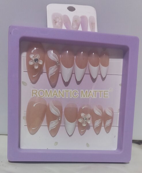 Ongles Press-on Romantiques