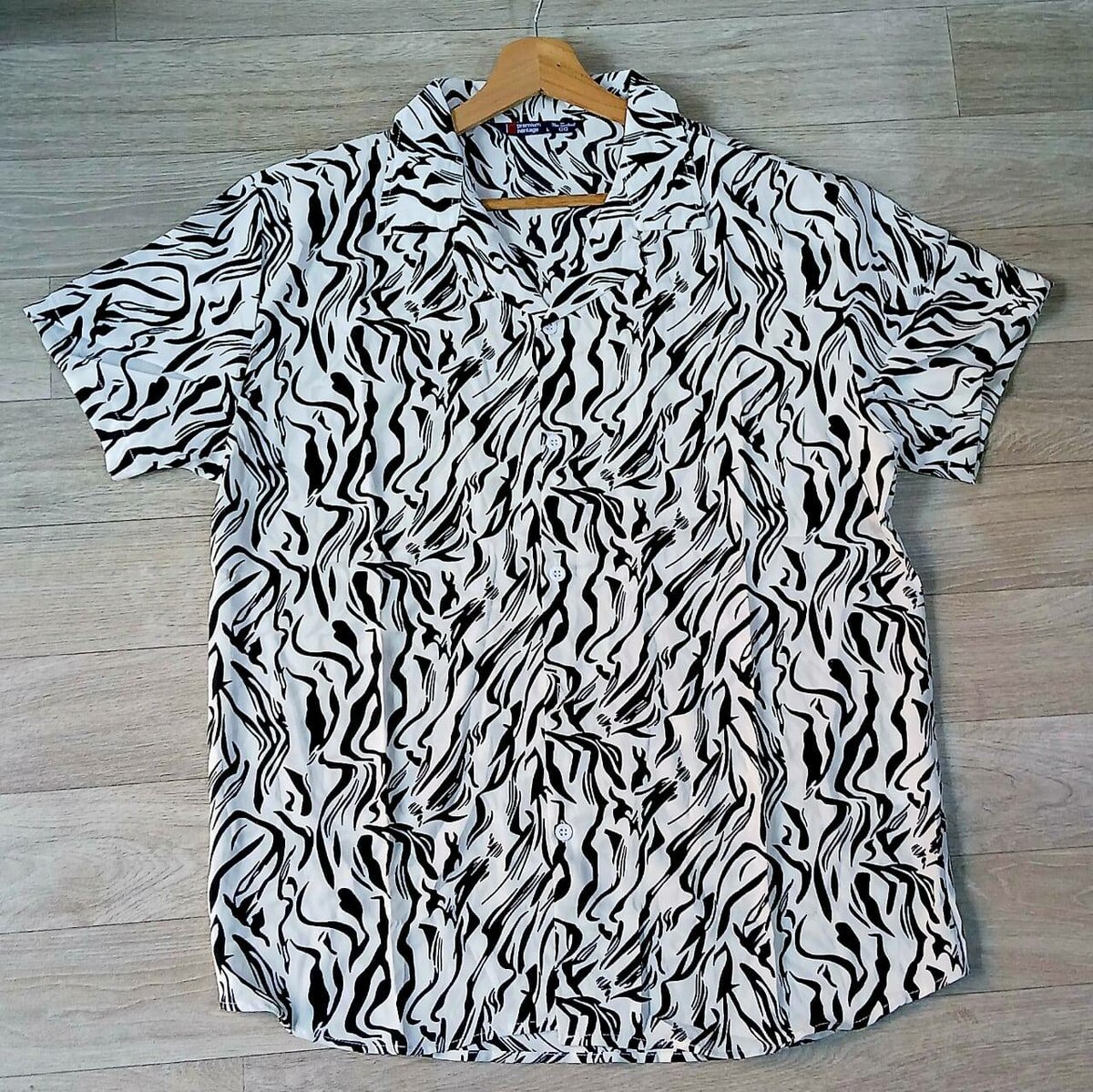 Chemise à motif abstrait