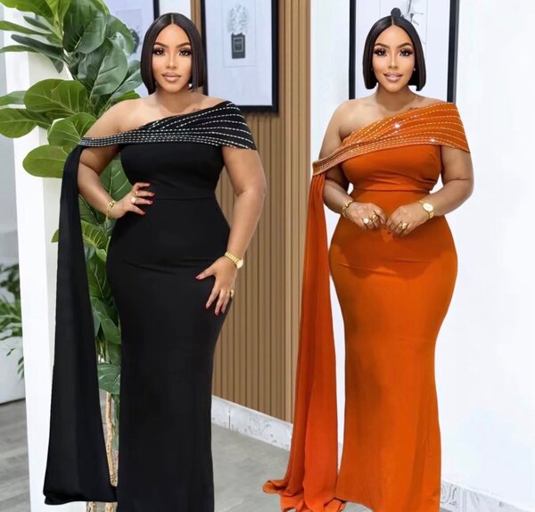 Robe de soirée asymétrique avec perles