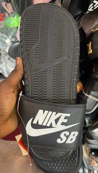 NIKE/NIKE SB SLIDES