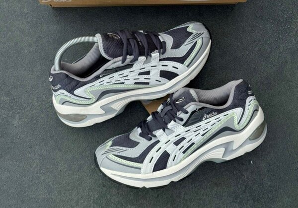 Baskets de course Asics modernes