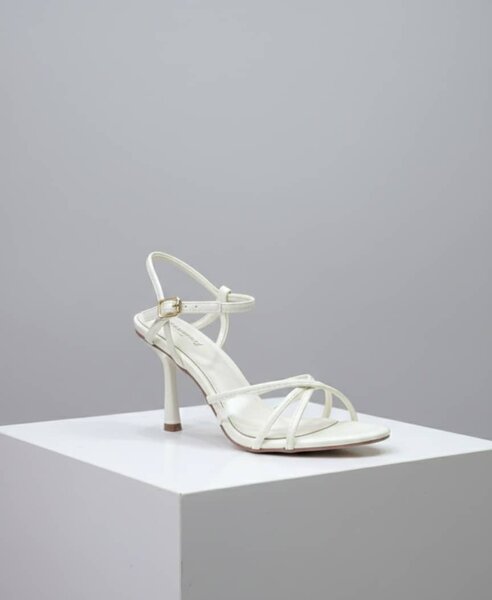 Sandales à talons blanches élégantes