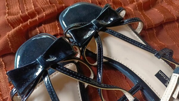 Sandales fermées élégantes